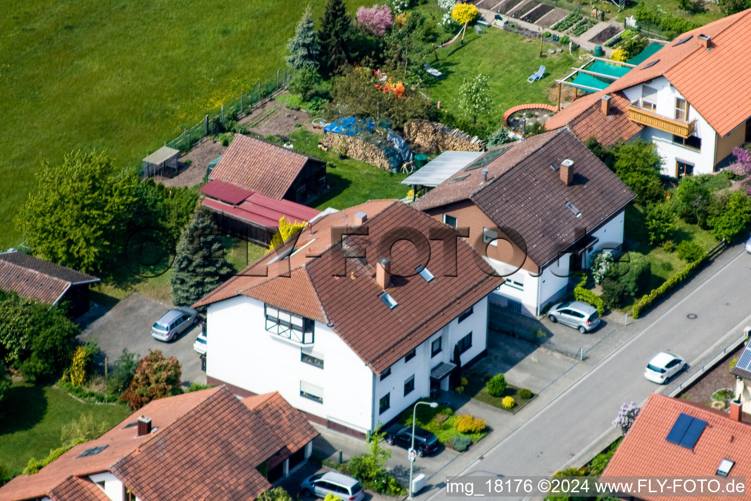 Berg im Bundesland Rheinland-Pfalz, Deutschland von der Drohne aus gesehen