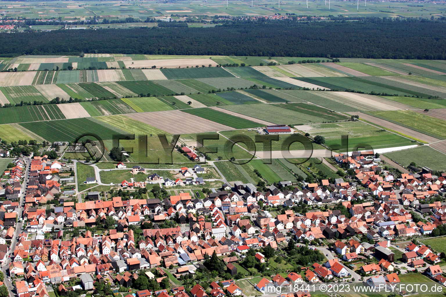 Hatzenbühl im Bundesland Rheinland-Pfalz, Deutschland von der Drohne aus gesehen