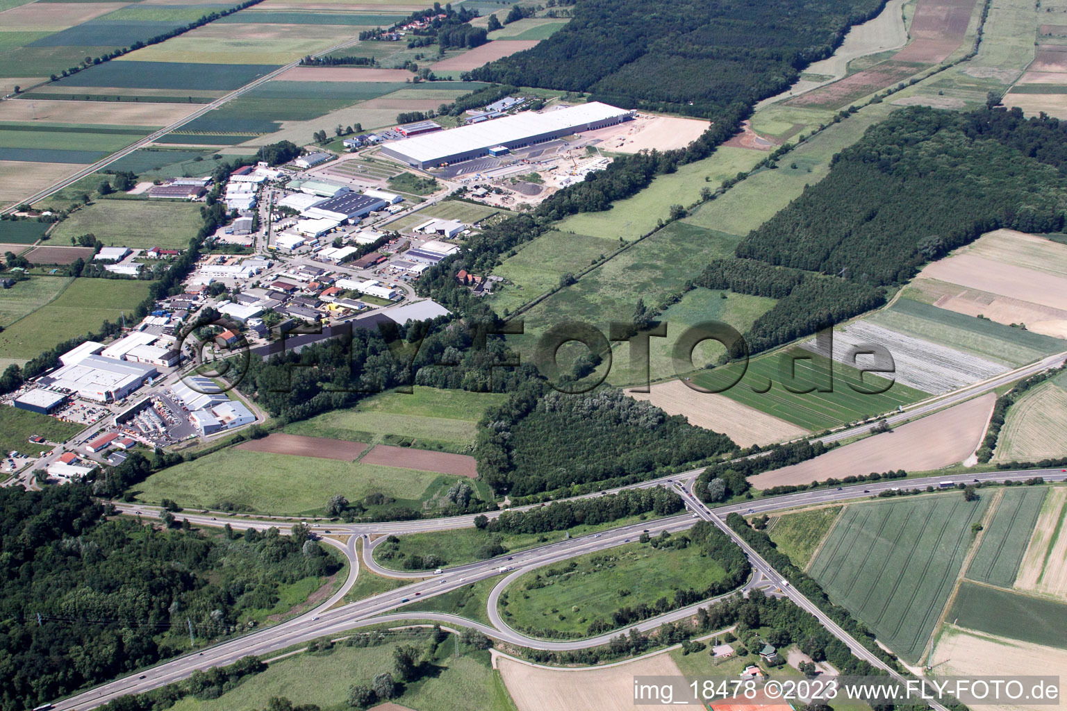 Minderslachen, Zufall Logistik-Center in Kandel im Bundesland Rheinland-Pfalz, Deutschland von oben gesehen