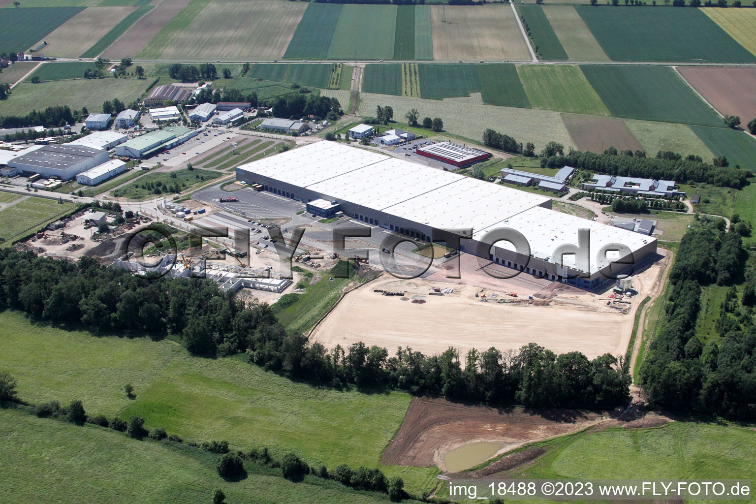 Minderslachen, Zufall Logistik-Center in Kandel im Bundesland Rheinland-Pfalz, Deutschland aus der Drohnenperspektive