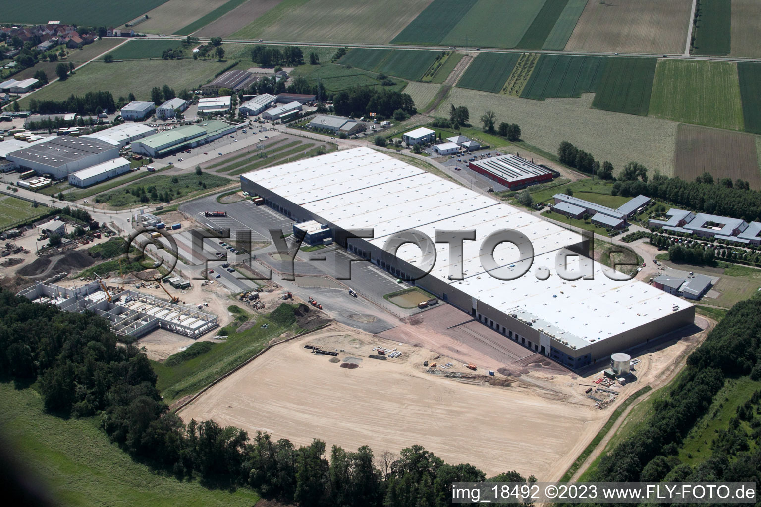 Minderslachen, Zufall Logistik-Center in Kandel im Bundesland Rheinland-Pfalz, Deutschland von der Drohne aus gesehen