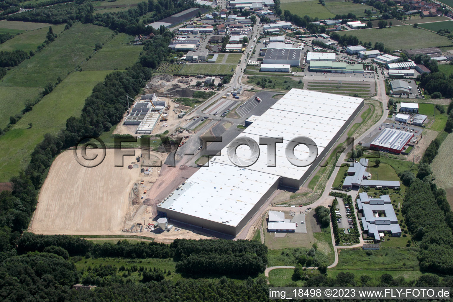 Schrägluftbild von Minderslachen, Zufall Logistik-Center in Kandel im Bundesland Rheinland-Pfalz, Deutschland