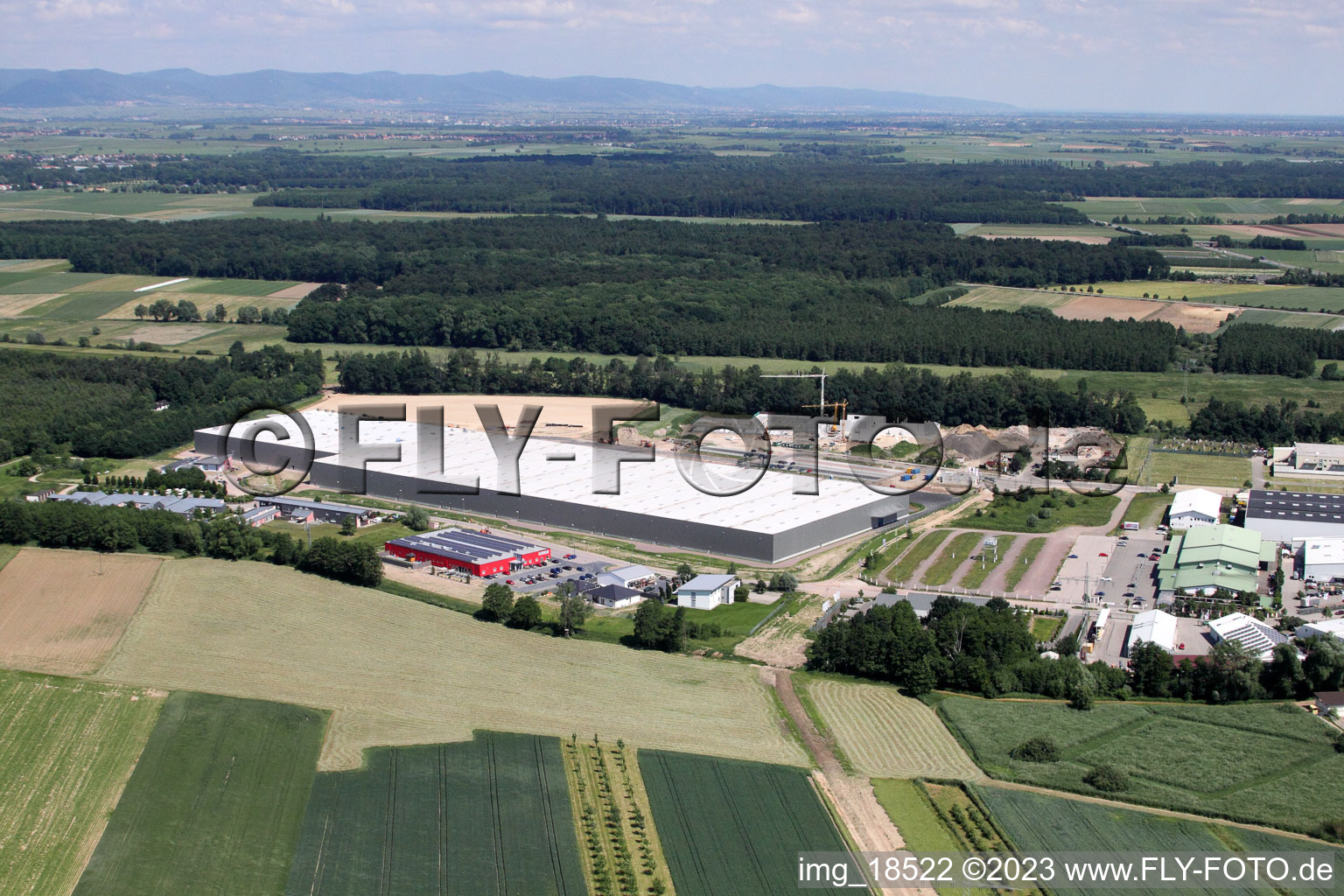 Drohnenbild von Minderslachen, Zufall Logistik-Center in Kandel im Bundesland Rheinland-Pfalz, Deutschland