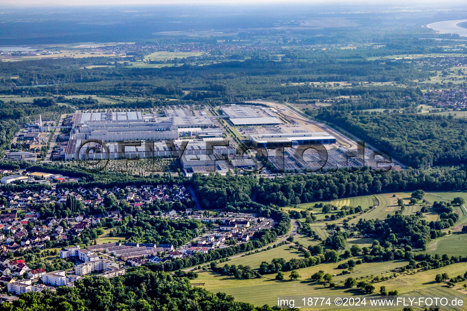 Daimlerwerk im Ortsteil Rheinau in Rastatt im Bundesland Baden-Württemberg, Deutschland