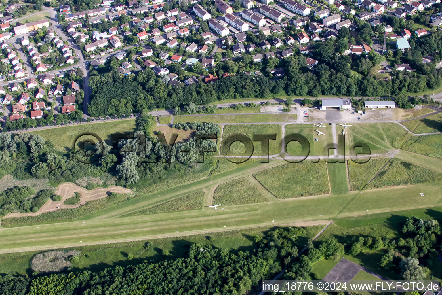 Flugplatz Segelfluggelände Rastatt-Baldenau in Rastatt im Bundesland Baden-Württemberg, Deutschland