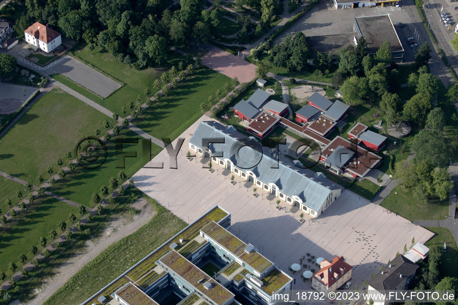 Luftbild von Schloßpark mit Reithalle in Rastatt im Bundesland Baden-Württemberg, Deutschland