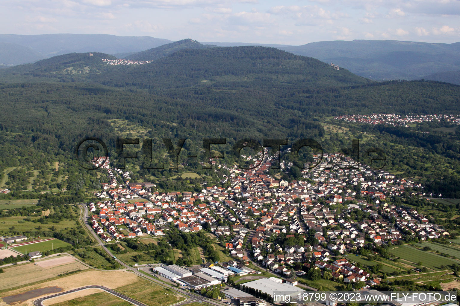 Luftaufnahme von Ortsteil Haueneberstein in Baden-Baden im Bundesland Baden-Württemberg, Deutschland