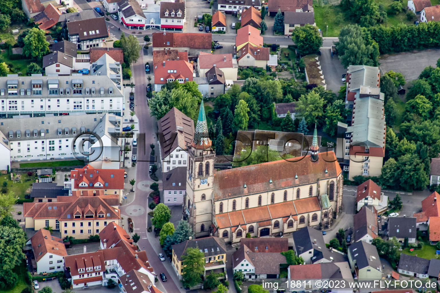 Luftbild von Gemeindeverwaltung, St. Vinzenz, Hauptstr in Sinzheim im Bundesland Baden-Württemberg, Deutschland