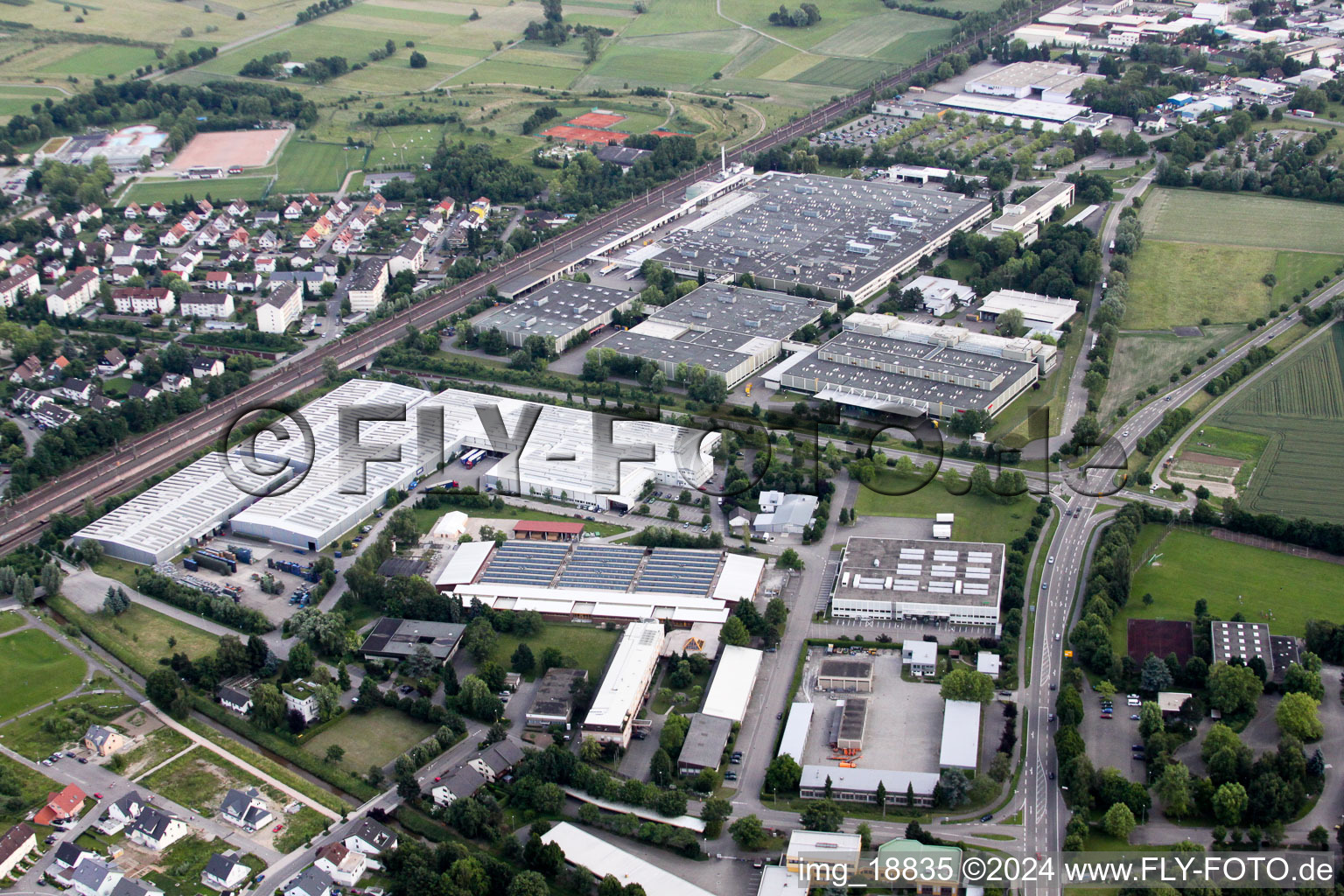 Luftbild von Industrie- und Gewerbegebiet West in Bühl im Bundesland Baden-Württemberg, Deutschland
