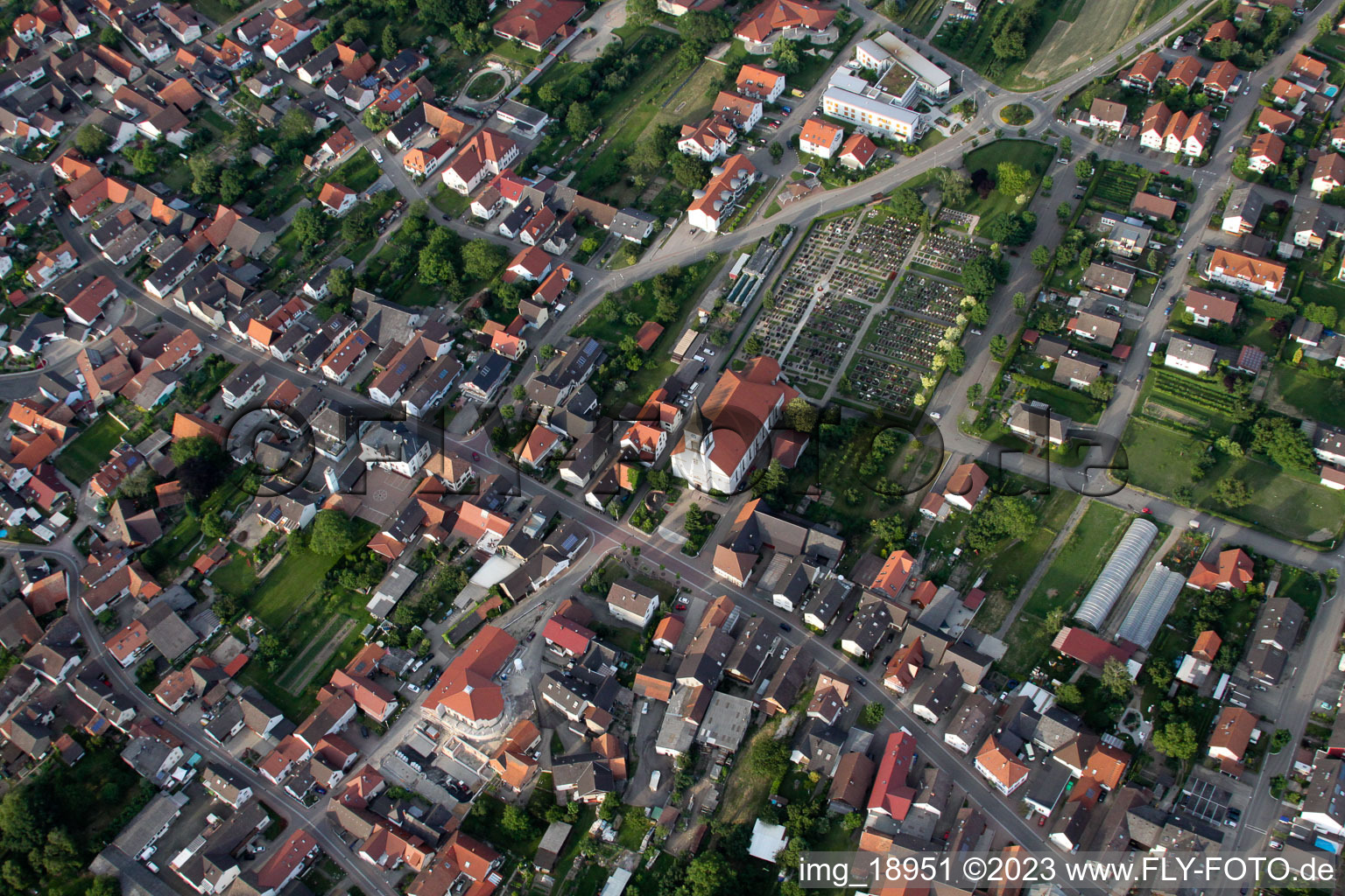 Luftbild von Ortsansicht der Straßen und Häuser der Wohngebiete im Ortsteil Urloffen in Appenweier im Bundesland Baden-Württemberg, Deutschland