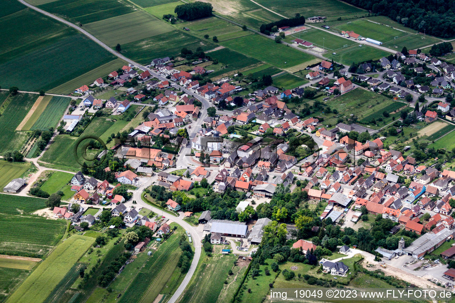 Niederlauterbach im Bundesland Bas-Rhin, Frankreich von oben gesehen