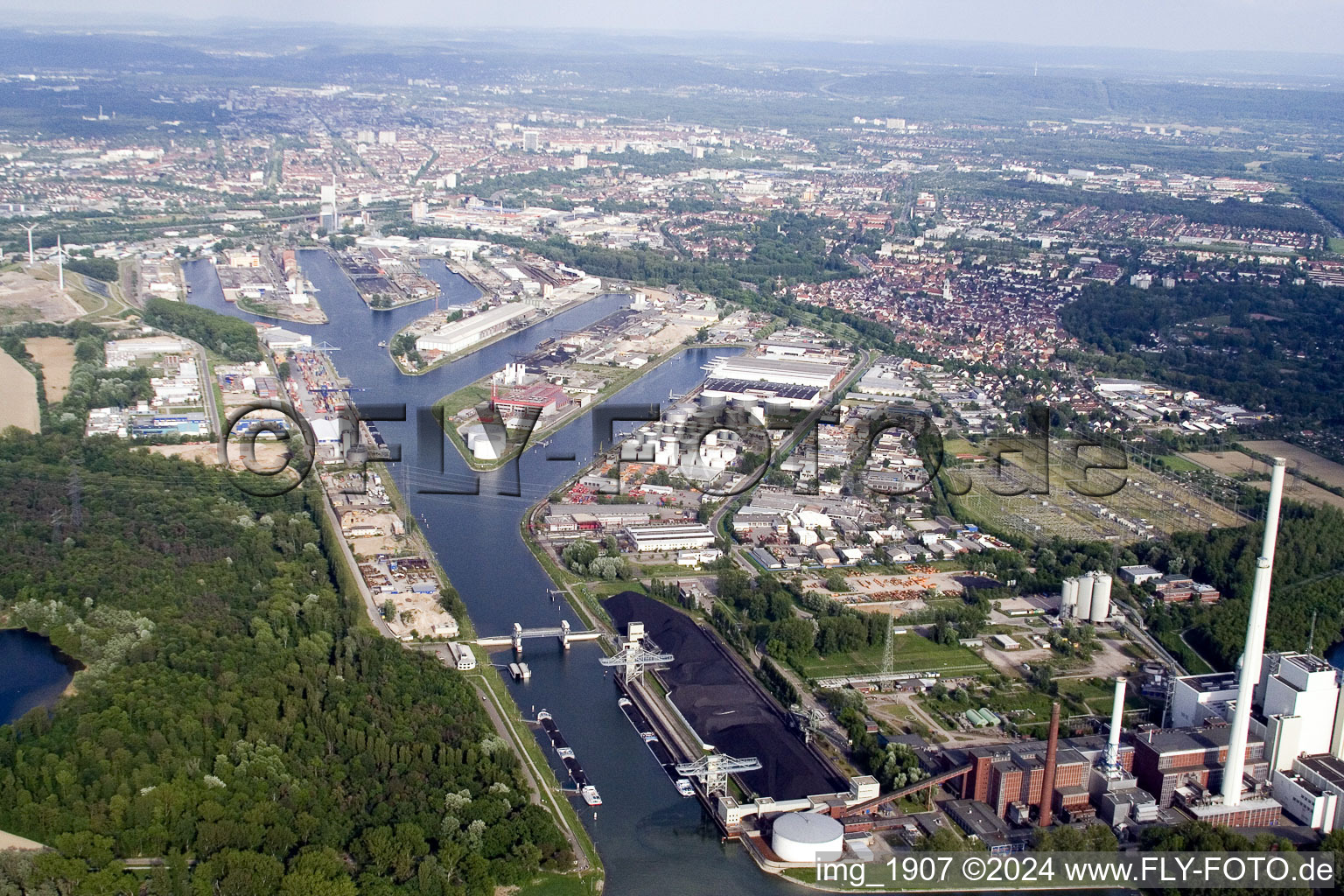 Ortsteil Rheinhafen in Karlsruhe im Bundesland Baden-Württemberg, Deutschland von der Drohne aus gesehen