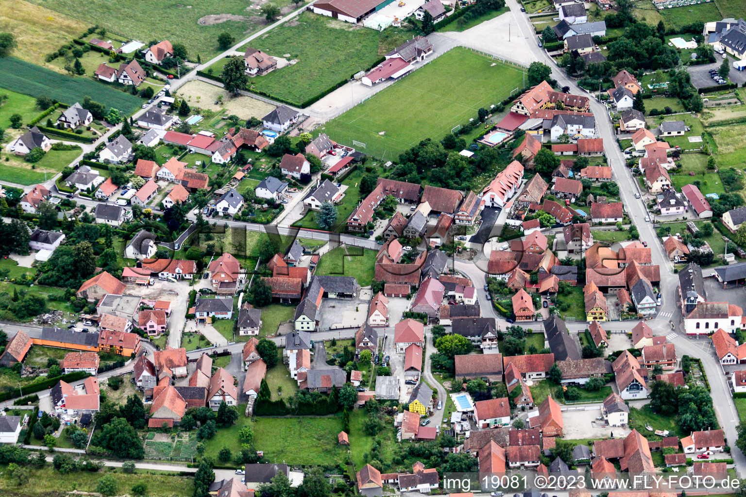 Schrägluftbild von Forstfeld (Elsass) im Bundesland Bas-Rhin, Frankreich
