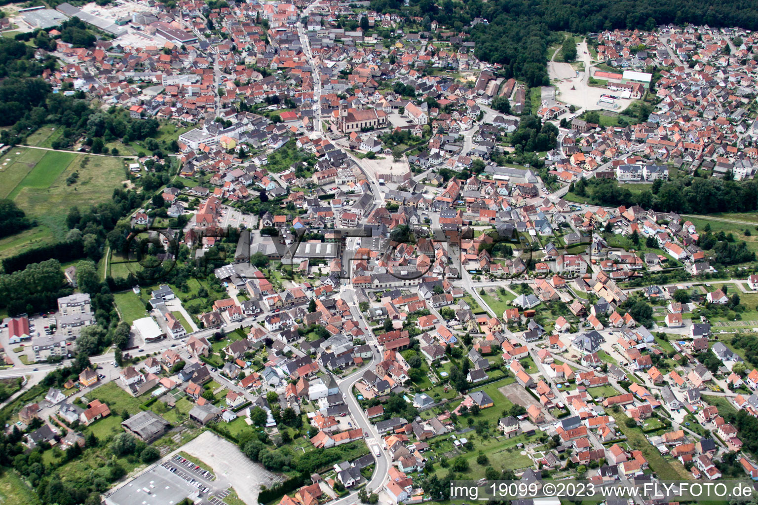 Soufflenheim (Elsass) im Bundesland Bas-Rhin, Frankreich von oben gesehen
