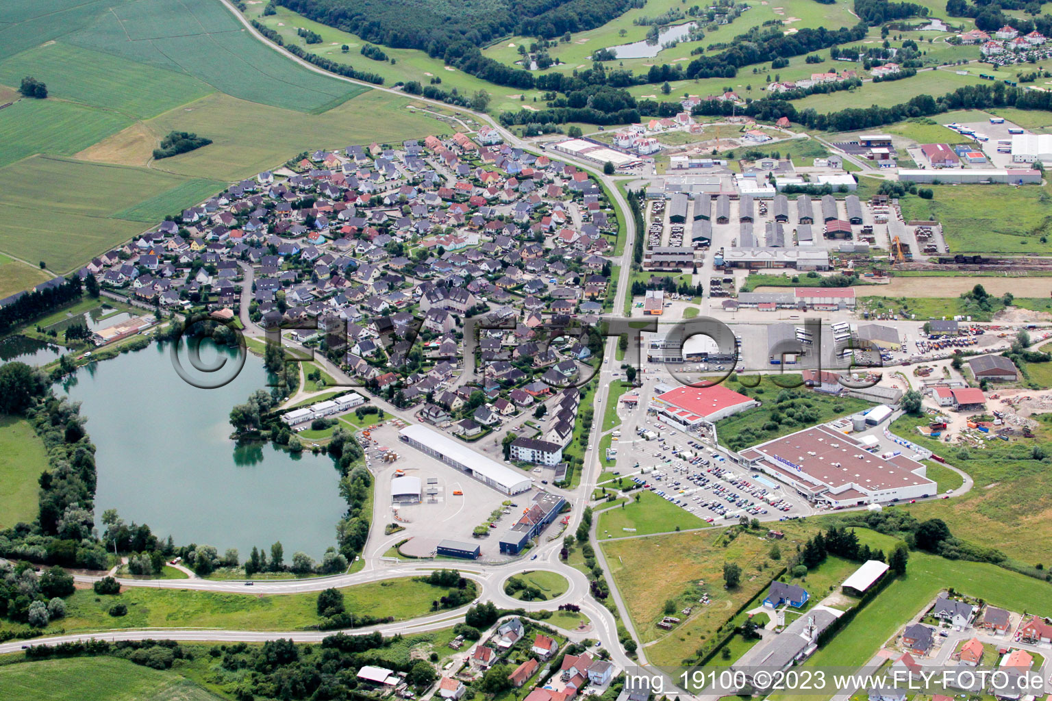 Soufflenheim (Elsass) im Bundesland Bas-Rhin, Frankreich vom Flugzeug aus