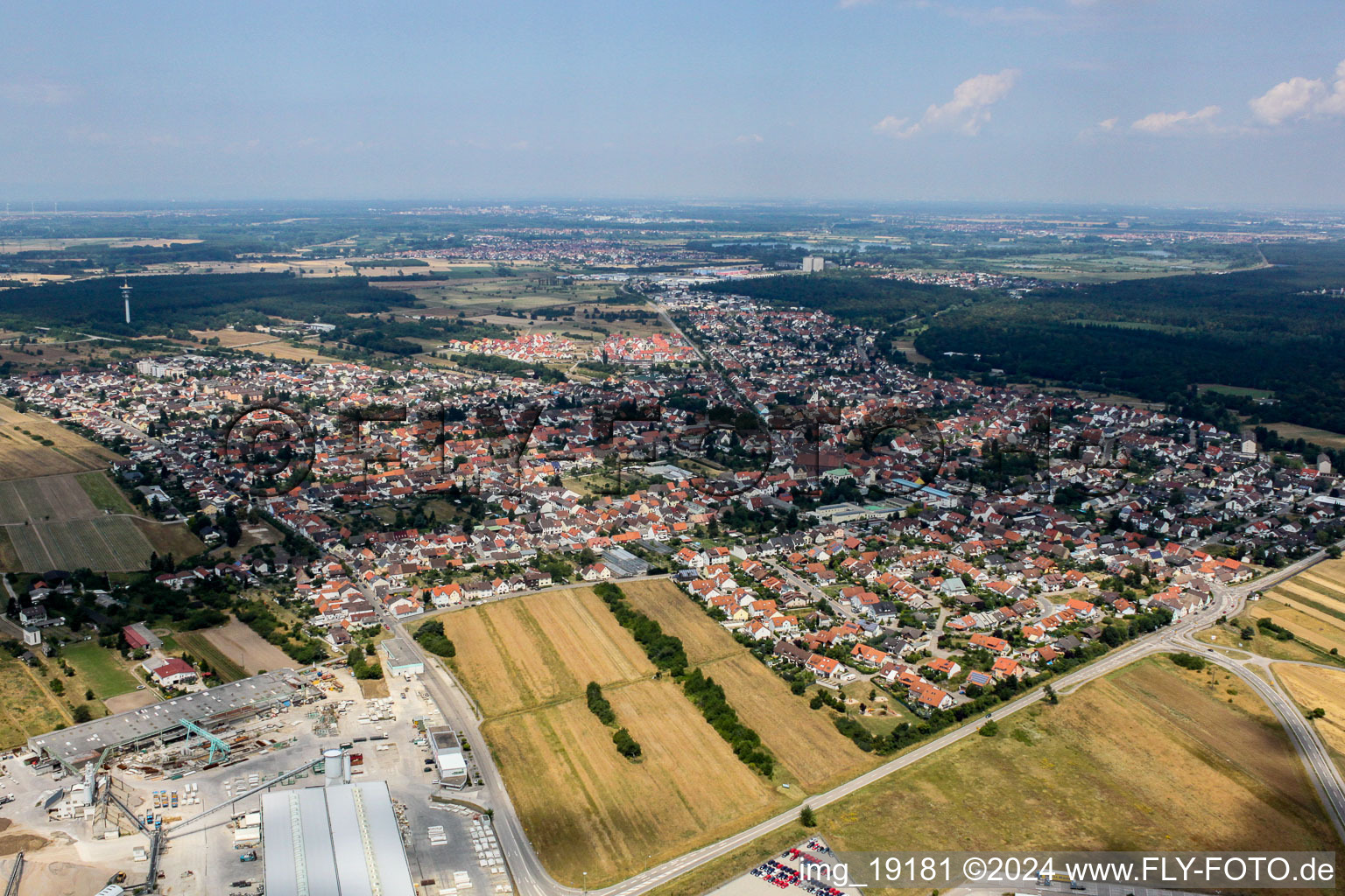 Luftbild von Ortsansicht der Straßen und Häuser der Wohngebiete in Wiesental im Bundesland Baden-Württemberg, Deutschland