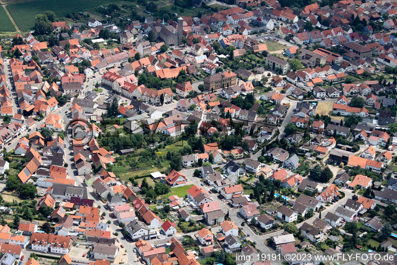 Schrägluftbild von Ortsteil Sankt Leon in St. Leon-Rot im Bundesland Baden-Württemberg, Deutschland
