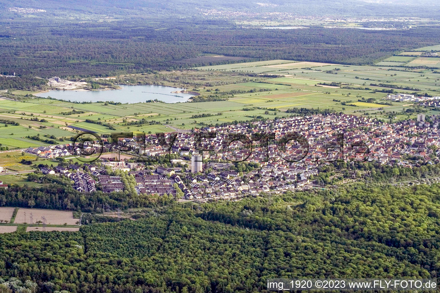 Ortsteil Forchheim in Rheinstetten im Bundesland Baden-Württemberg, Deutschland von oben gesehen