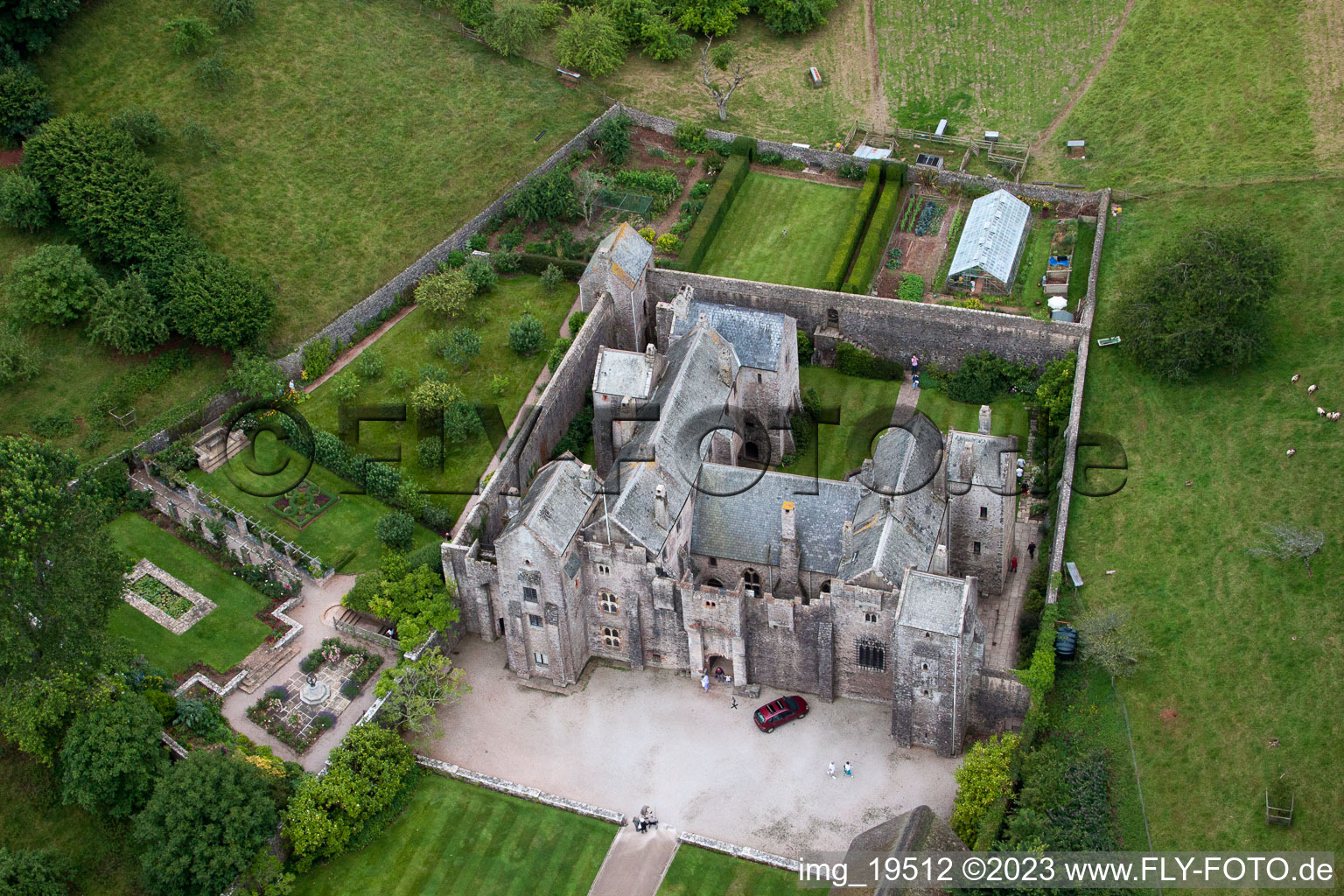 Drohnenbild von Marldon im Bundesland England, Großbritanien