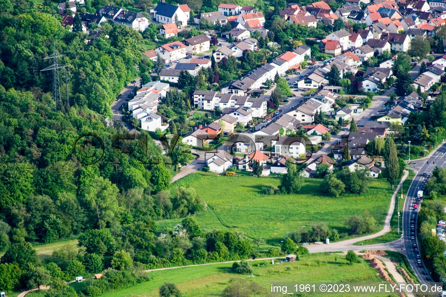 Drohnenbild von Ortsteil Langensteinbach in Karlsbad im Bundesland Baden-Württemberg, Deutschland