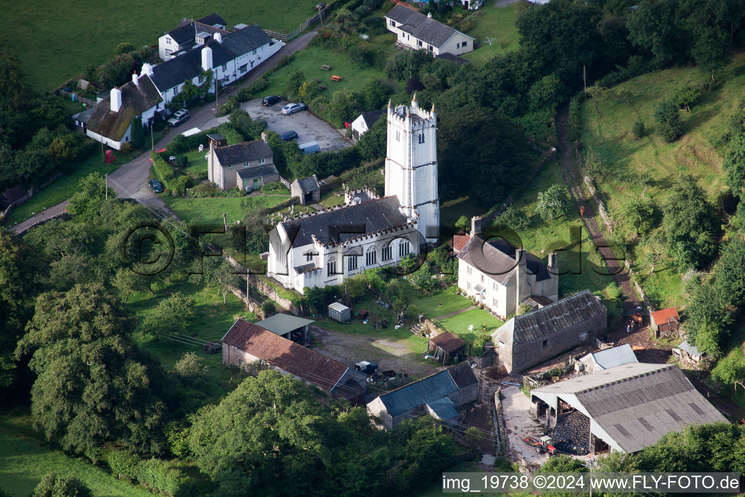 Kirchengebäude von Holy Trinity im Dorfkern in Torbryan, Newton Abbot in England, Vereinigtes Königreich in Denbury, Großbritanien