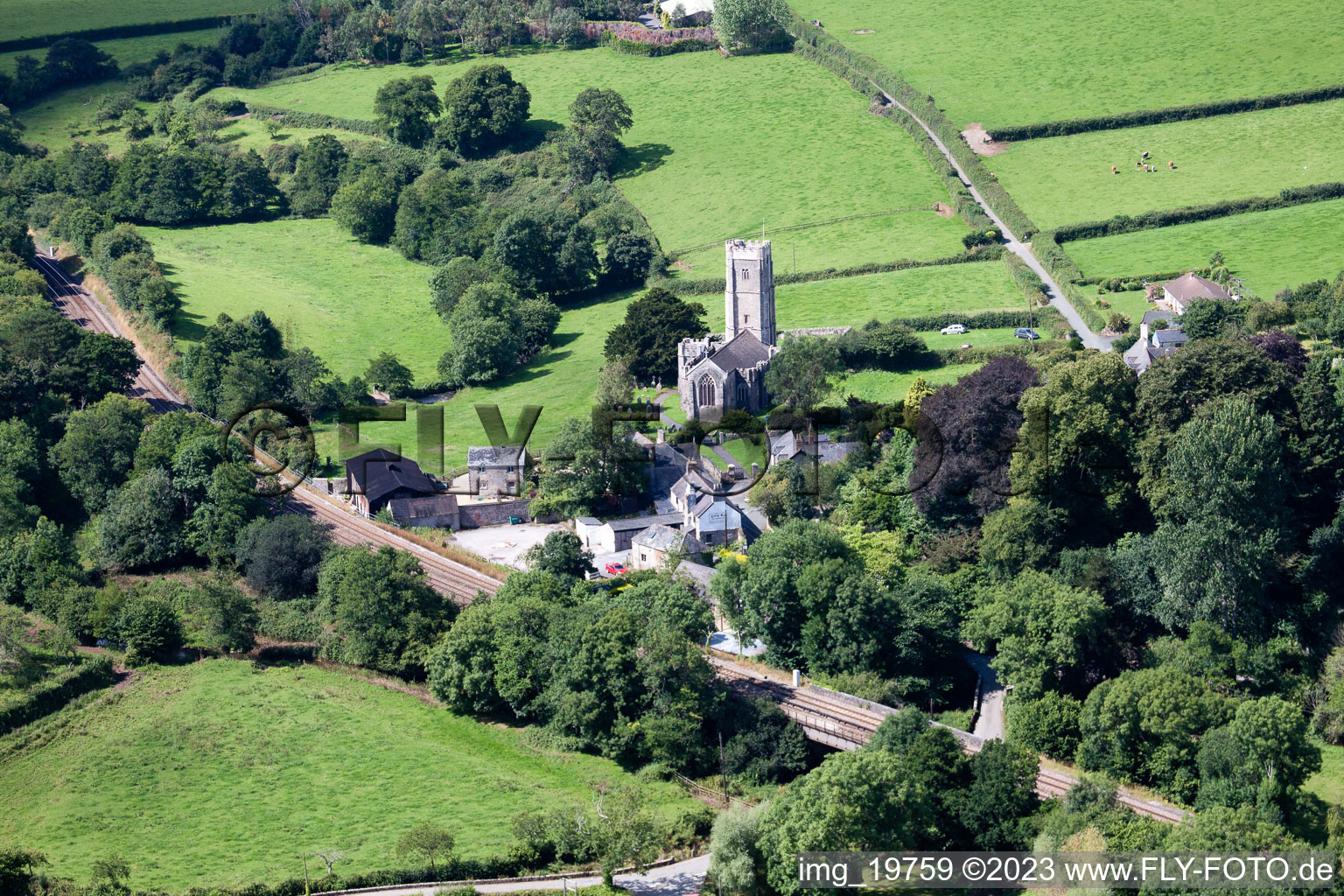 Luftbild von Staverton im Bundesland England, Großbritanien