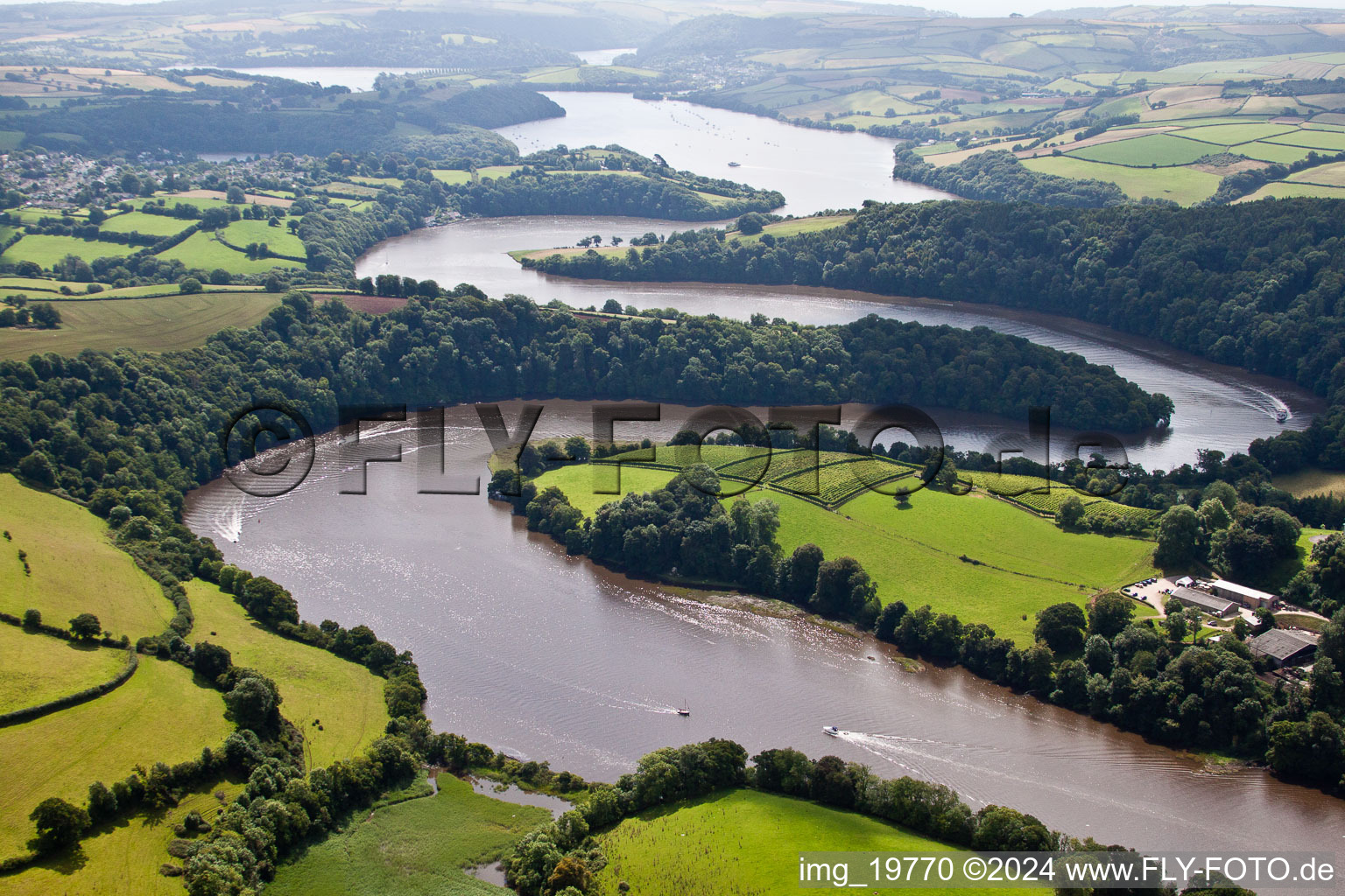 Uferbereiche entlang der Fluß- Mündung Dart in Kingswear in England, Vereinigtes Königreich in Totnes, Großbritanien
