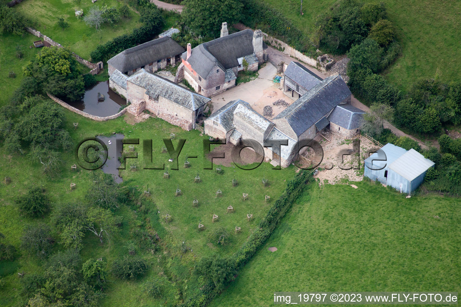 Kingskerswell im Bundesland England, Großbritanien von der Drohne aus gesehen