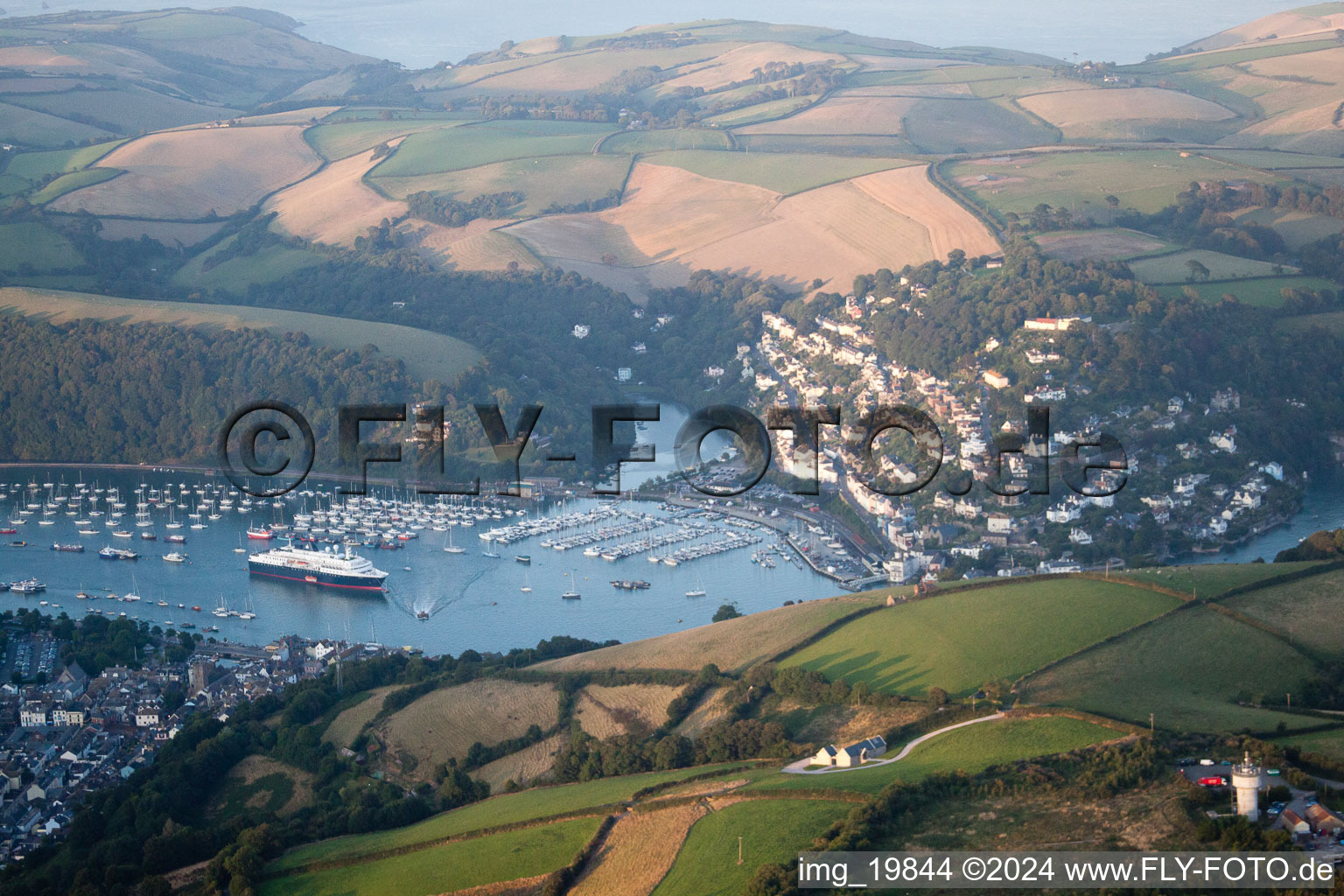 Uferbereiche entlang der Fluß- Mündung des Dart in Dartmouth in England, Vereinigtes Königreich