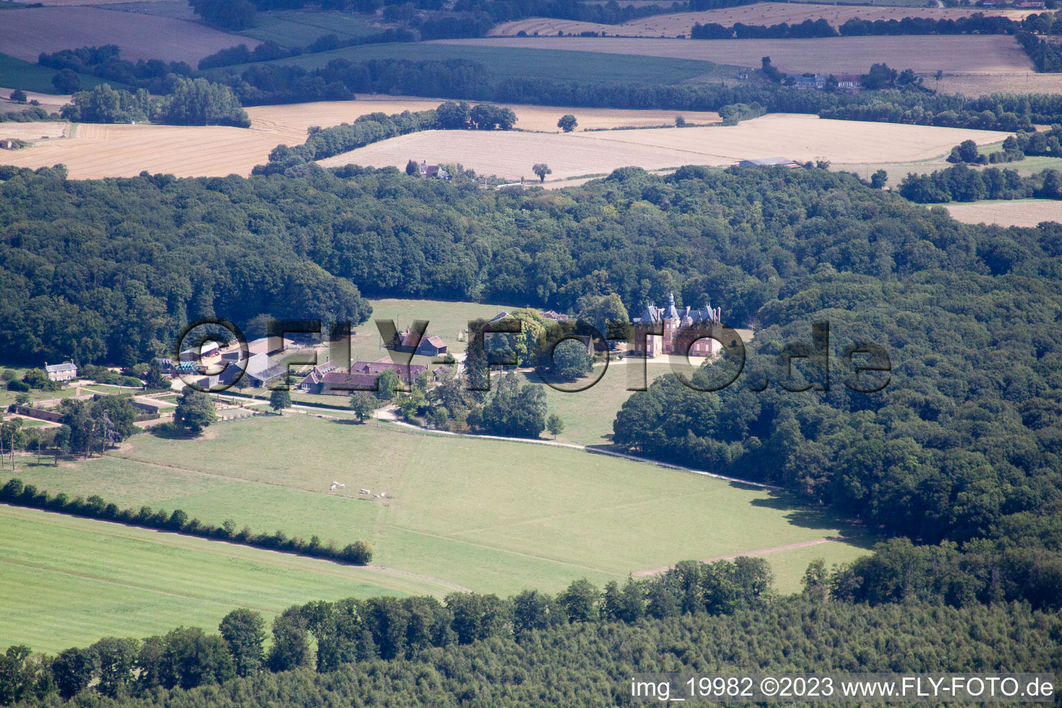 Luftbild von Lavaré im Bundesland Sarthe, Frankreich