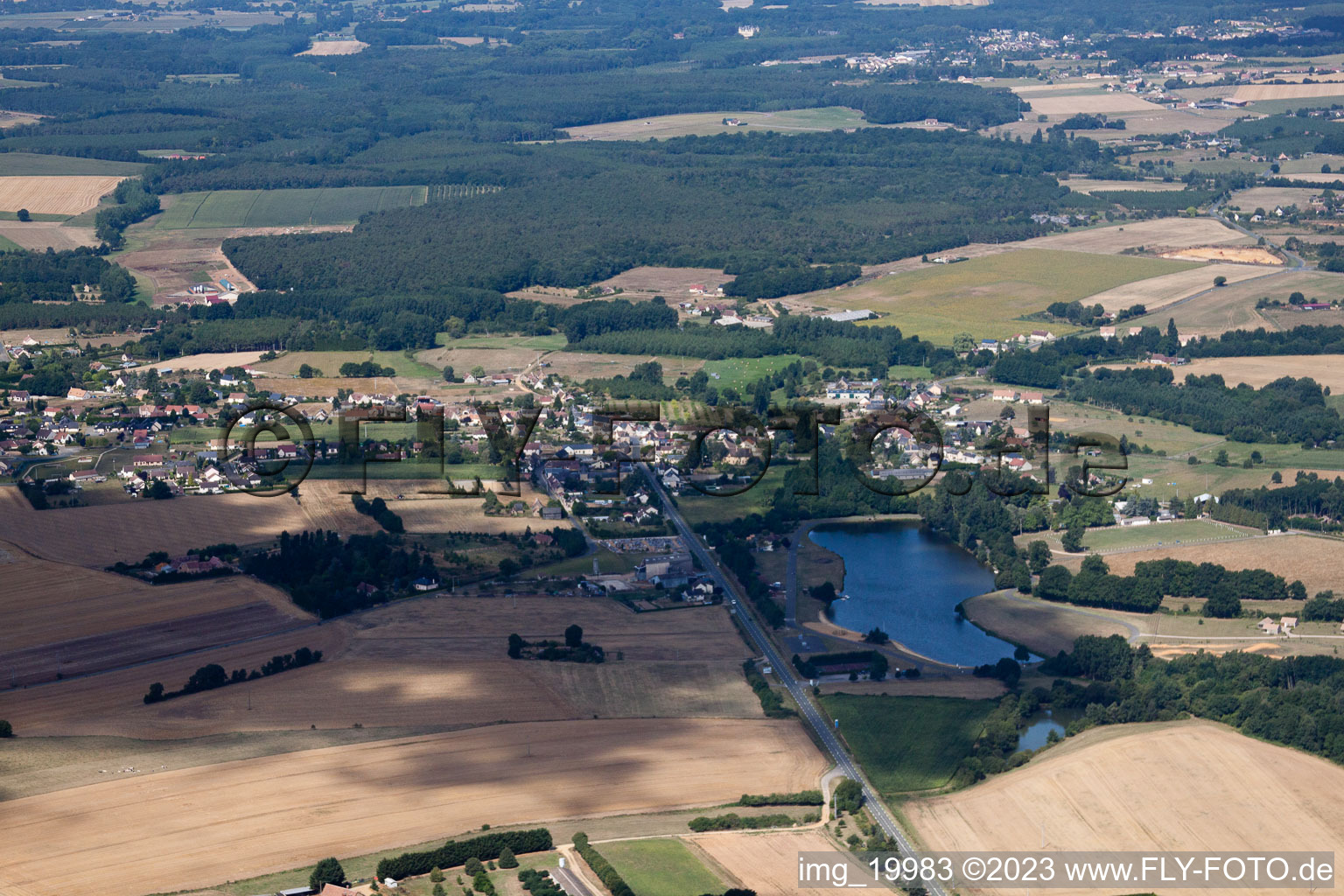 Luftaufnahme von Lavaré im Bundesland Sarthe, Frankreich