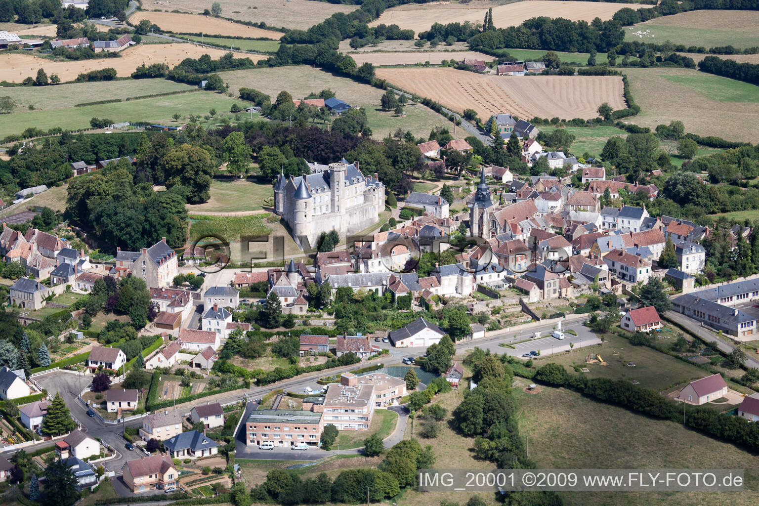 Luftaufnahme von Montmirail im Bundesland Sarthe, Frankreich
