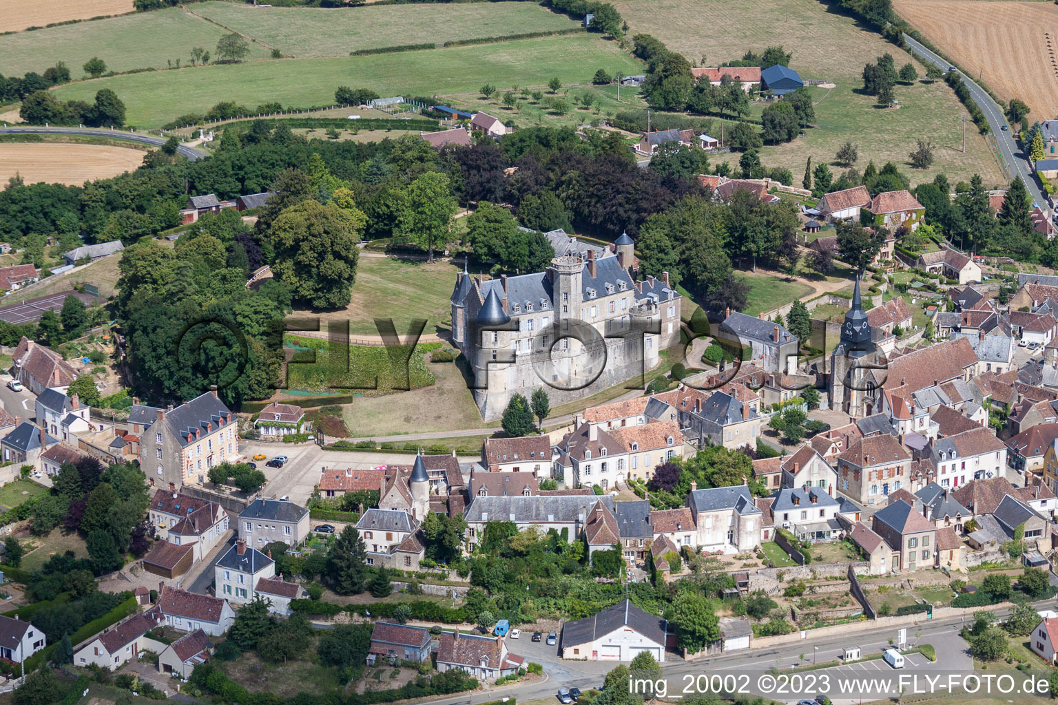 Schrägluftbild von Montmirail im Bundesland Sarthe, Frankreich