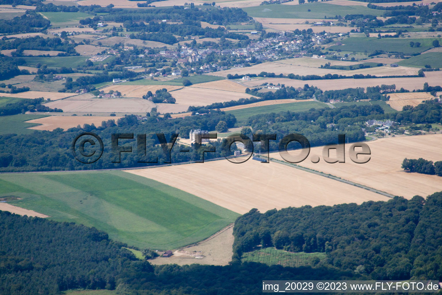 Luftaufnahme von Berfay im Bundesland Sarthe, Frankreich