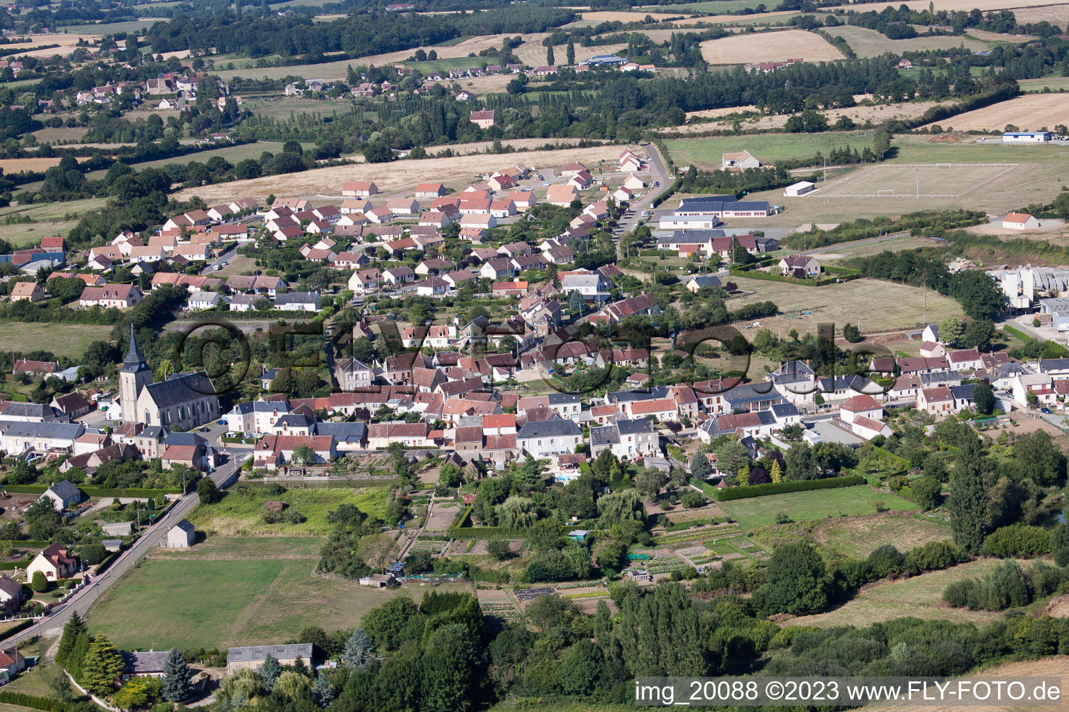 Lamnay im Bundesland Sarthe, Frankreich von oben gesehen