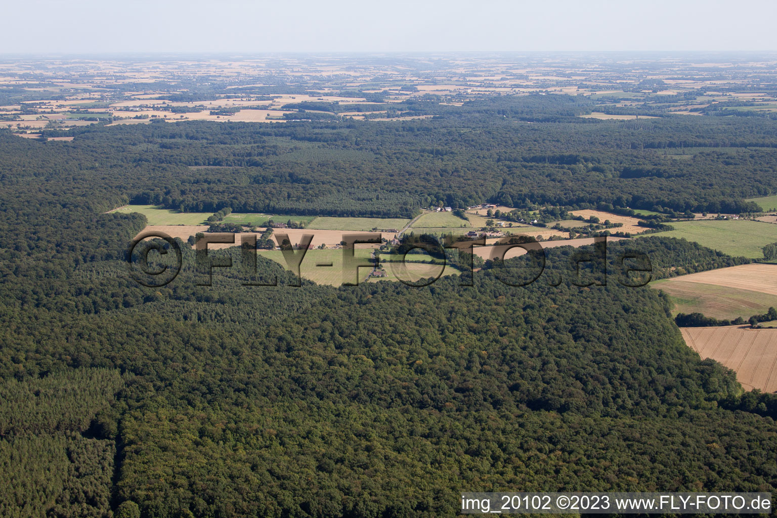 Lavaré im Bundesland Sarthe, Frankreich aus der Luft betrachtet