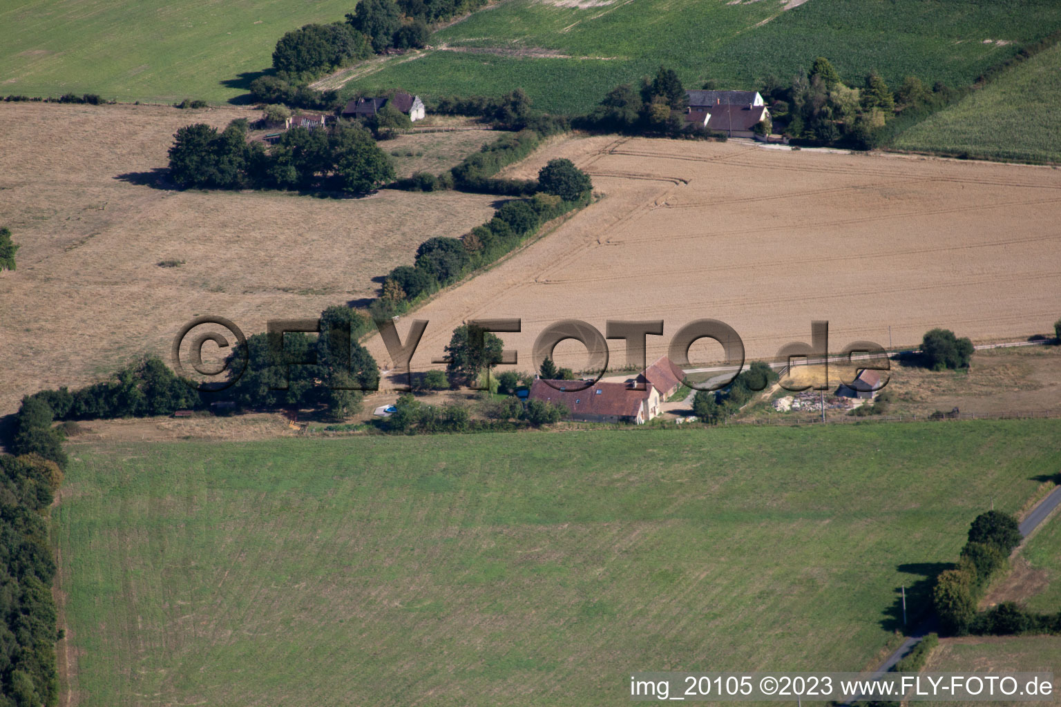 Semur-en-Vallon im Bundesland Sarthe, Frankreich aus der Vogelperspektive