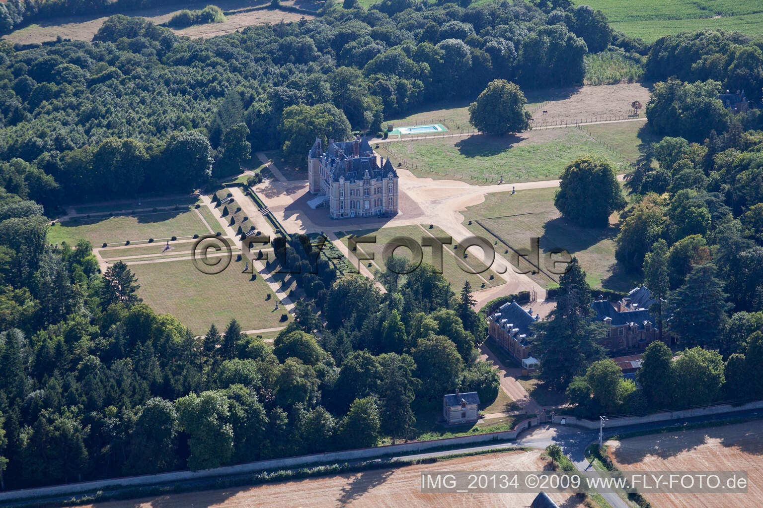 Le Domaine de la Pierre in Coudrecieux im Bundesland Sarthe, Frankreich vom Flugzeug aus