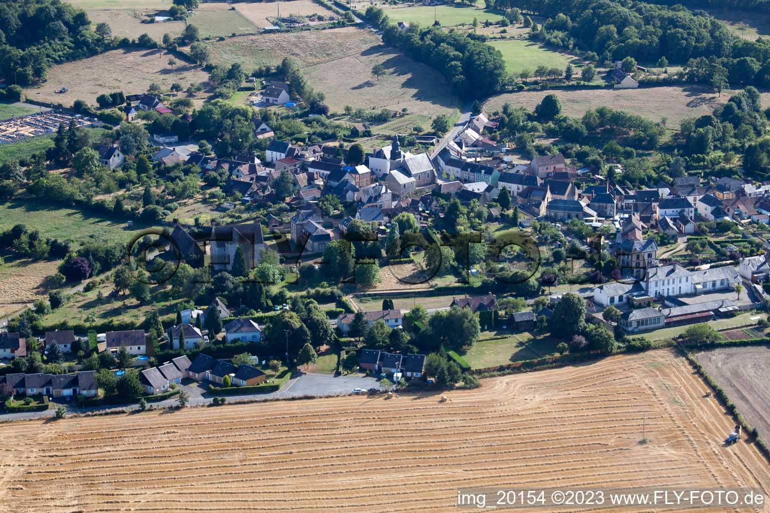 Coudrecieux im Bundesland Sarthe, Frankreich von oben gesehen