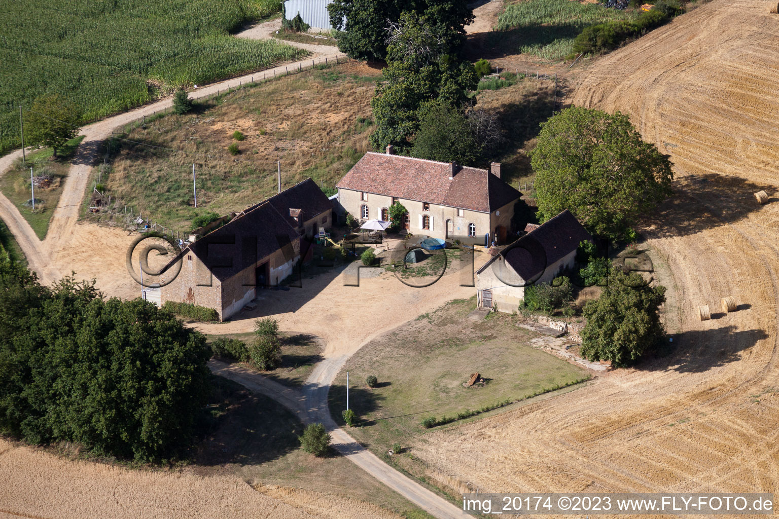 Coudrecieux im Bundesland Sarthe, Frankreich aus der Luft betrachtet