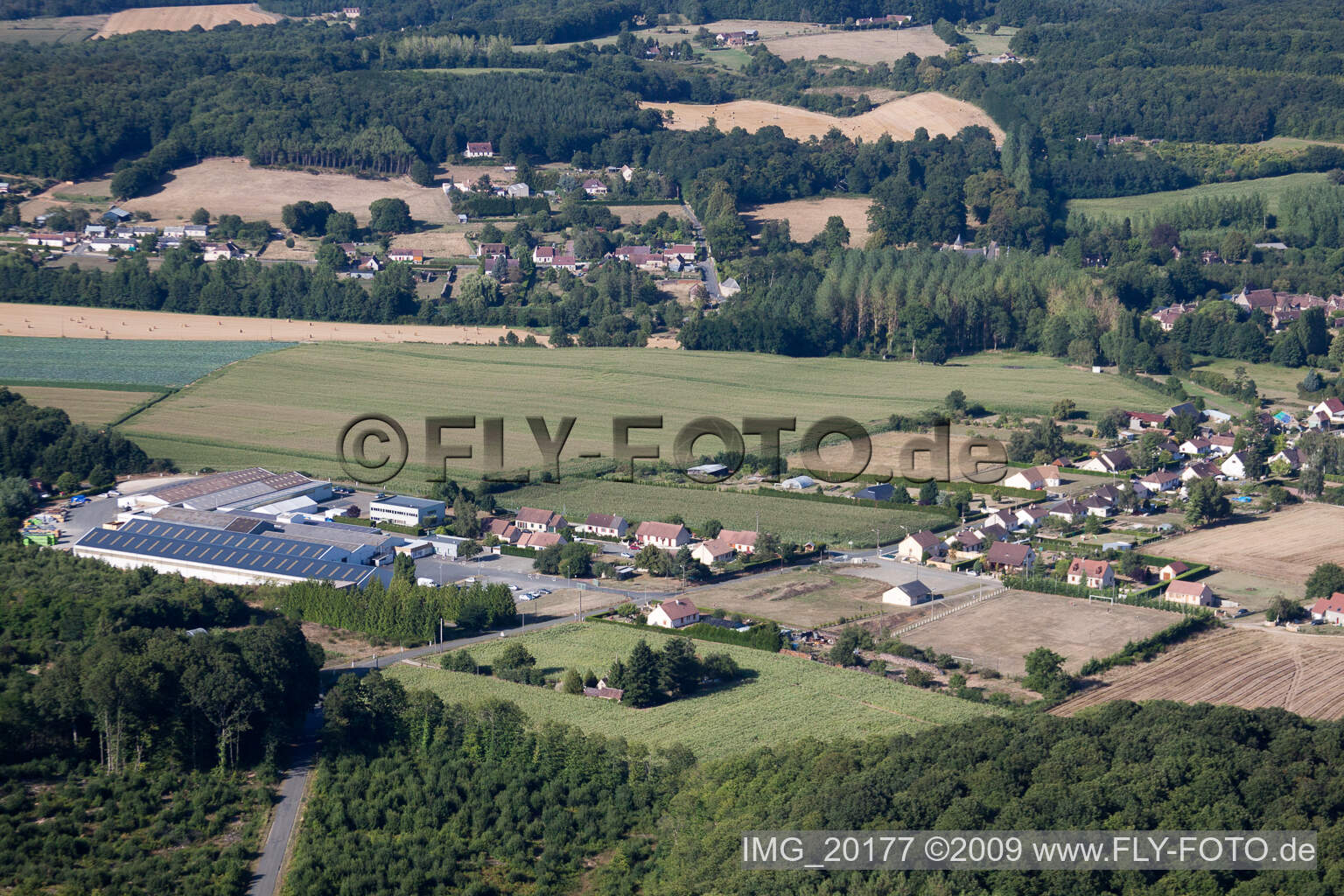 Métaseval in Semur-en-Vallon im Bundesland Sarthe, Frankreich vom Flugzeug aus
