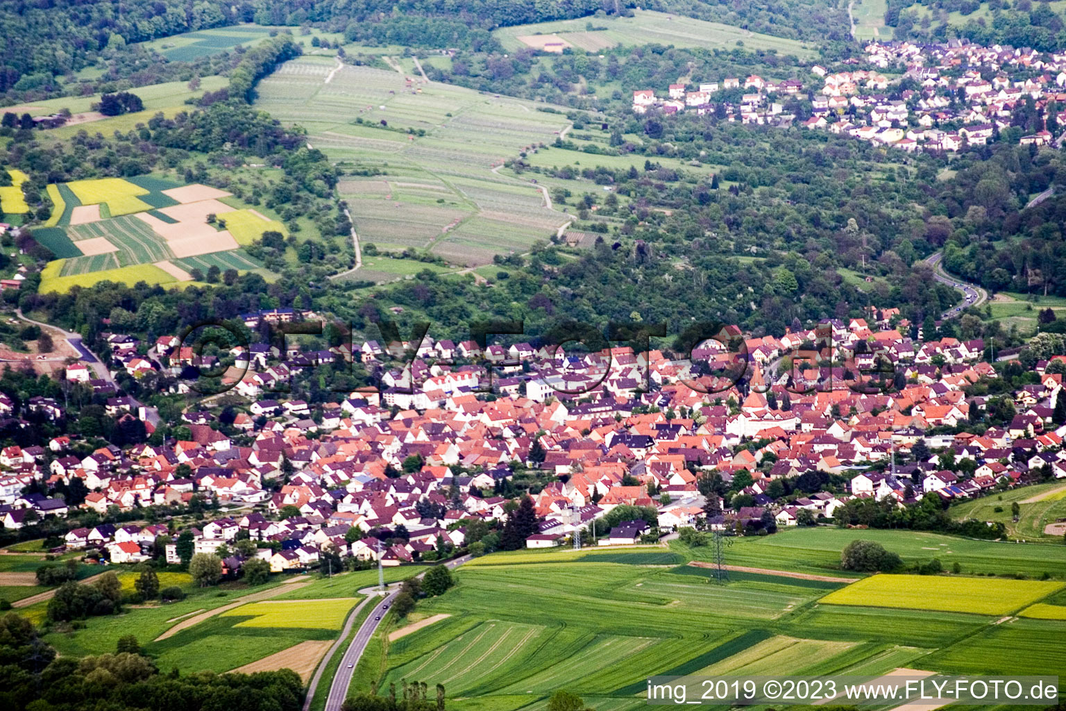Schrägluftbild von Keltern im Bundesland Baden-Württemberg, Deutschland