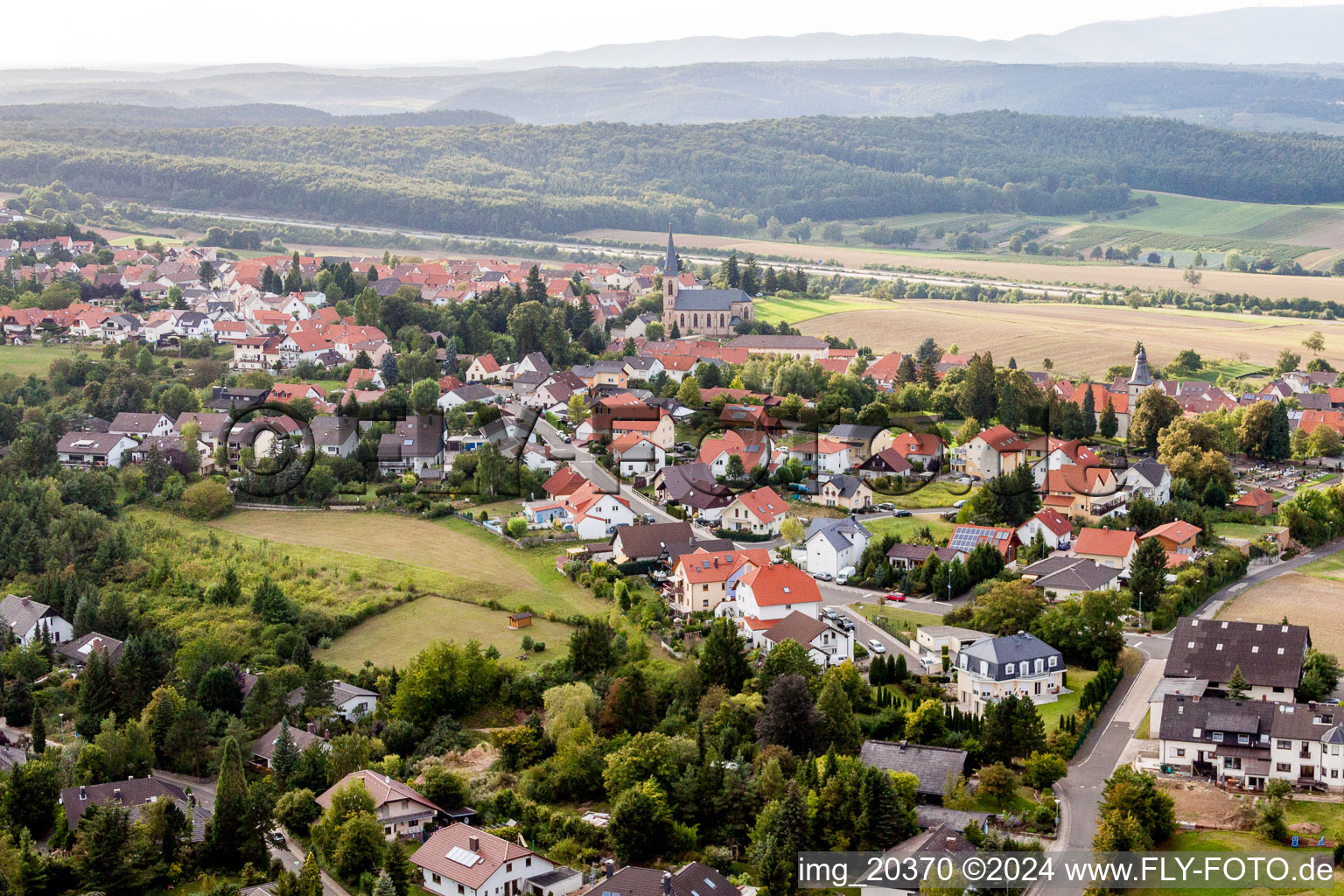 Luftbild von Dorf - Ansicht in Wattenheim im Bundesland Rheinland-Pfalz, Deutschland