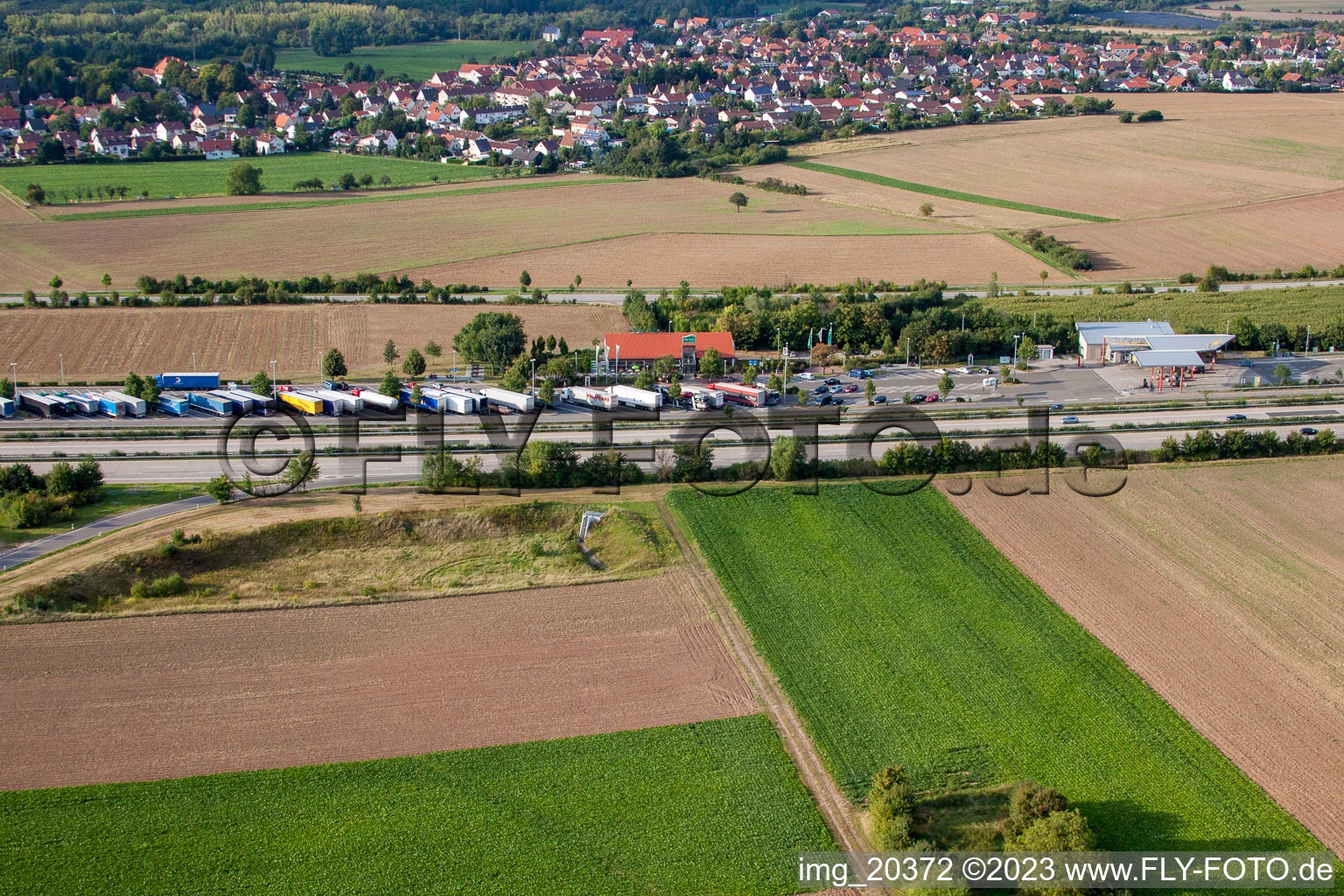 Wattenheim im Bundesland Rheinland-Pfalz, Deutschland aus der Luft betrachtet