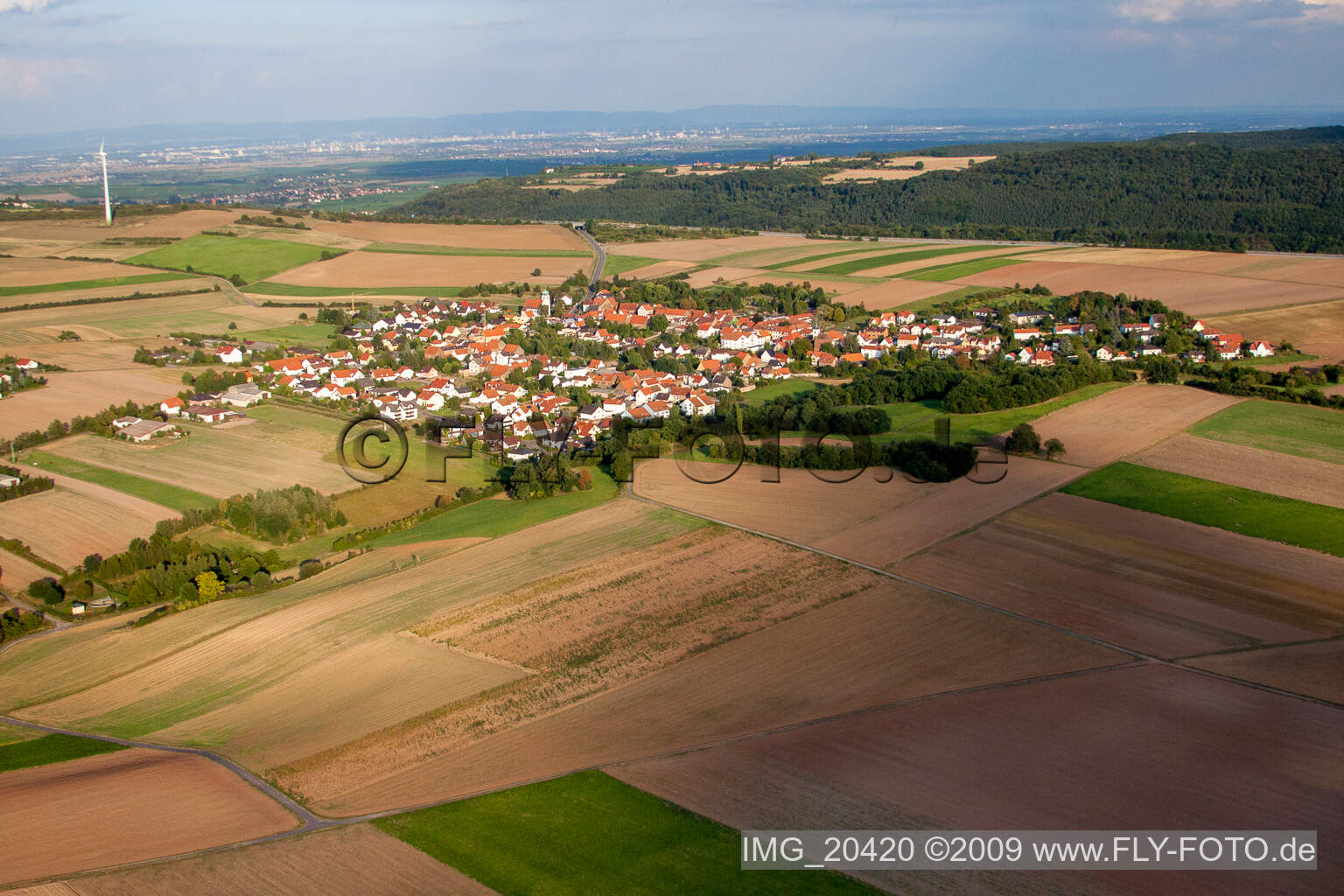 Drohnenbild von Tiefenthal im Bundesland Rheinland-Pfalz, Deutschland