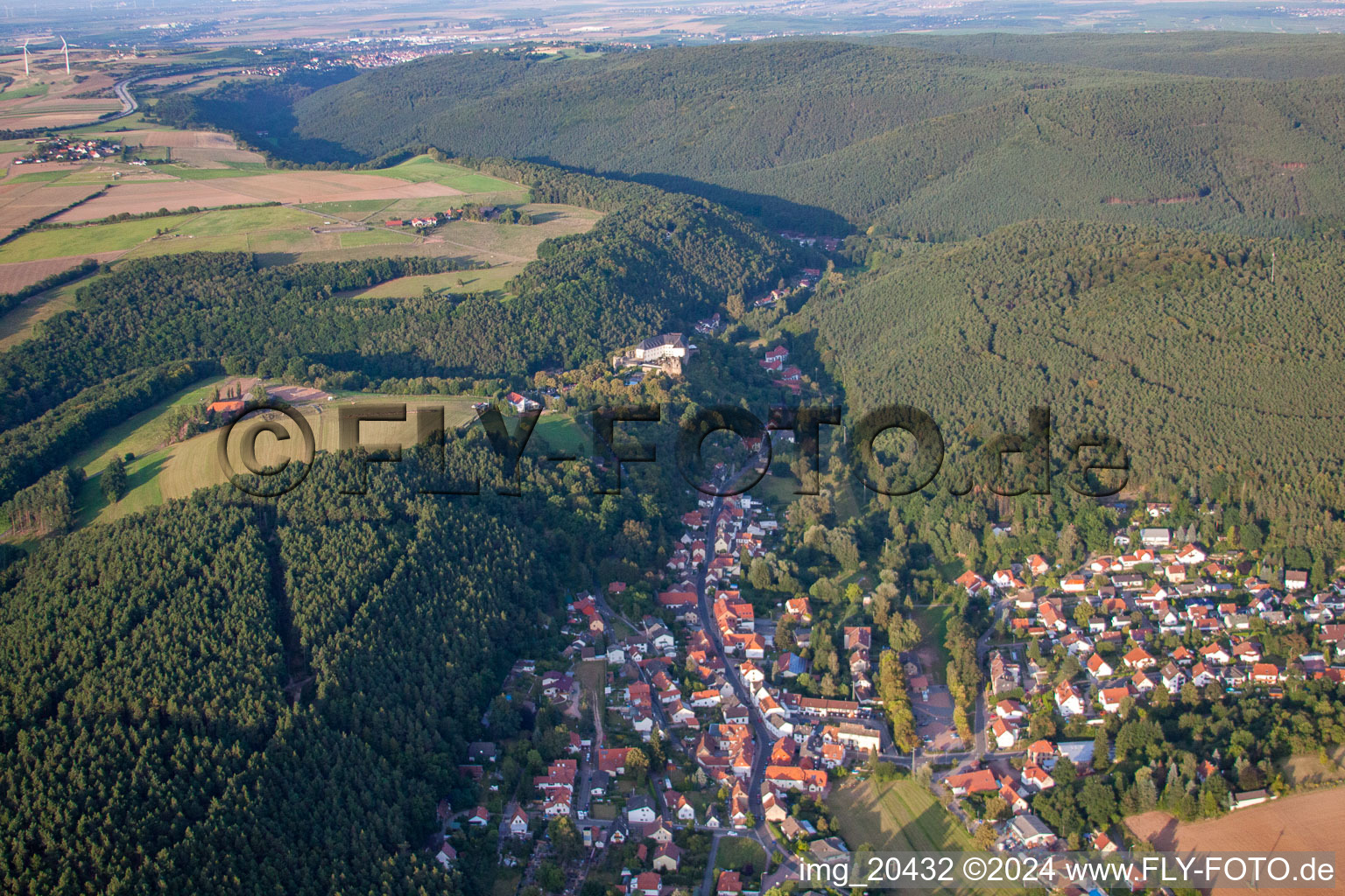 Dorf - Ansicht im Ortsteil Höningen in Altleiningen im Bundesland Rheinland-Pfalz, Deutschland