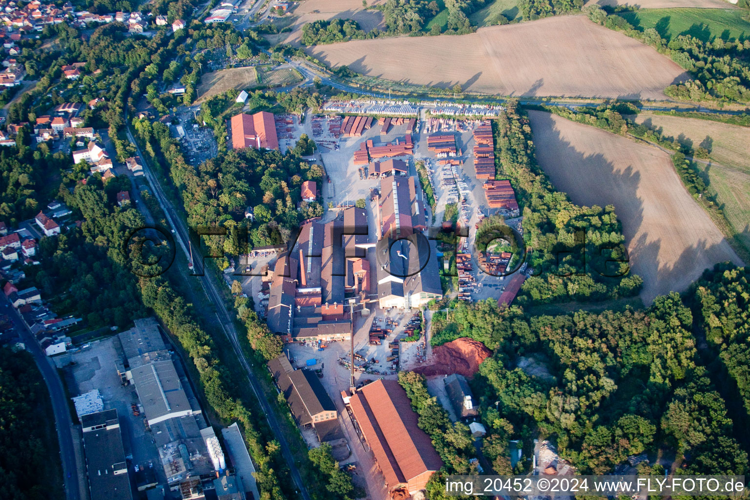 Luftbild von Eisenberg, F. v. Müller Dachziegelwerke im Bundesland Rheinland-Pfalz, Deutschland