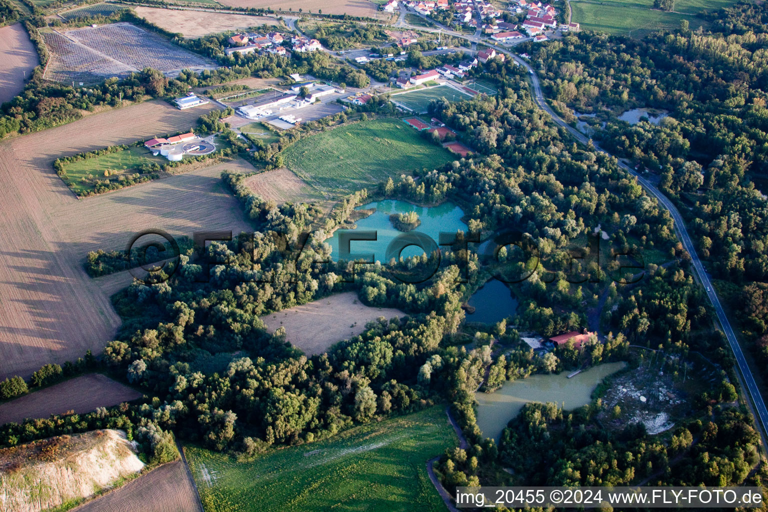 Luftbild von Technische Anlagen der Poroton Ziegelwerke der Wienerberger GmbH in Eisenberg (Pfalz) im Bundesland Rheinland-Pfalz, Deutschland