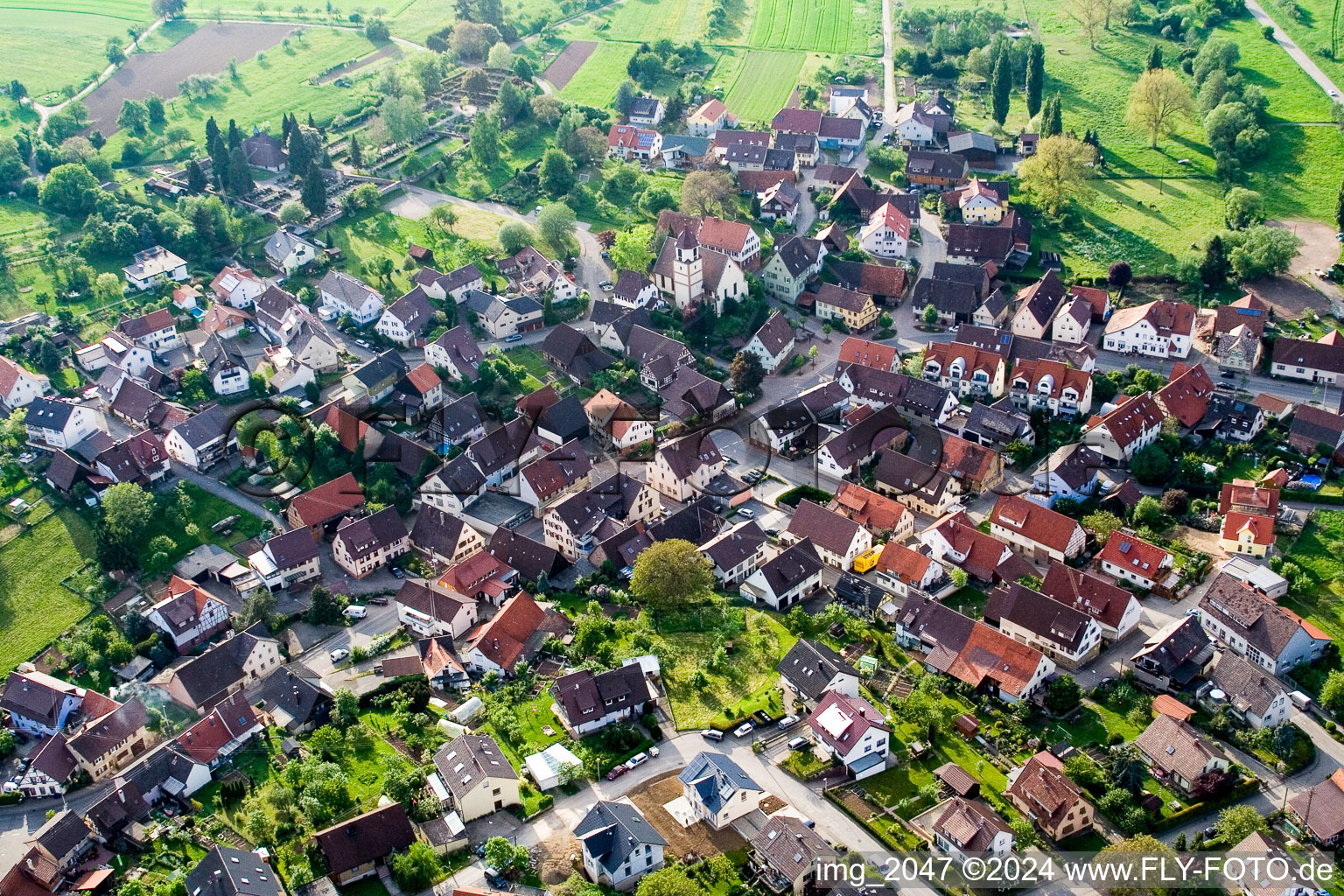 Dorf - Ansicht im Ortsteil Gräfenhausen in Birkenfeld im Bundesland Baden-Württemberg, Deutschland
