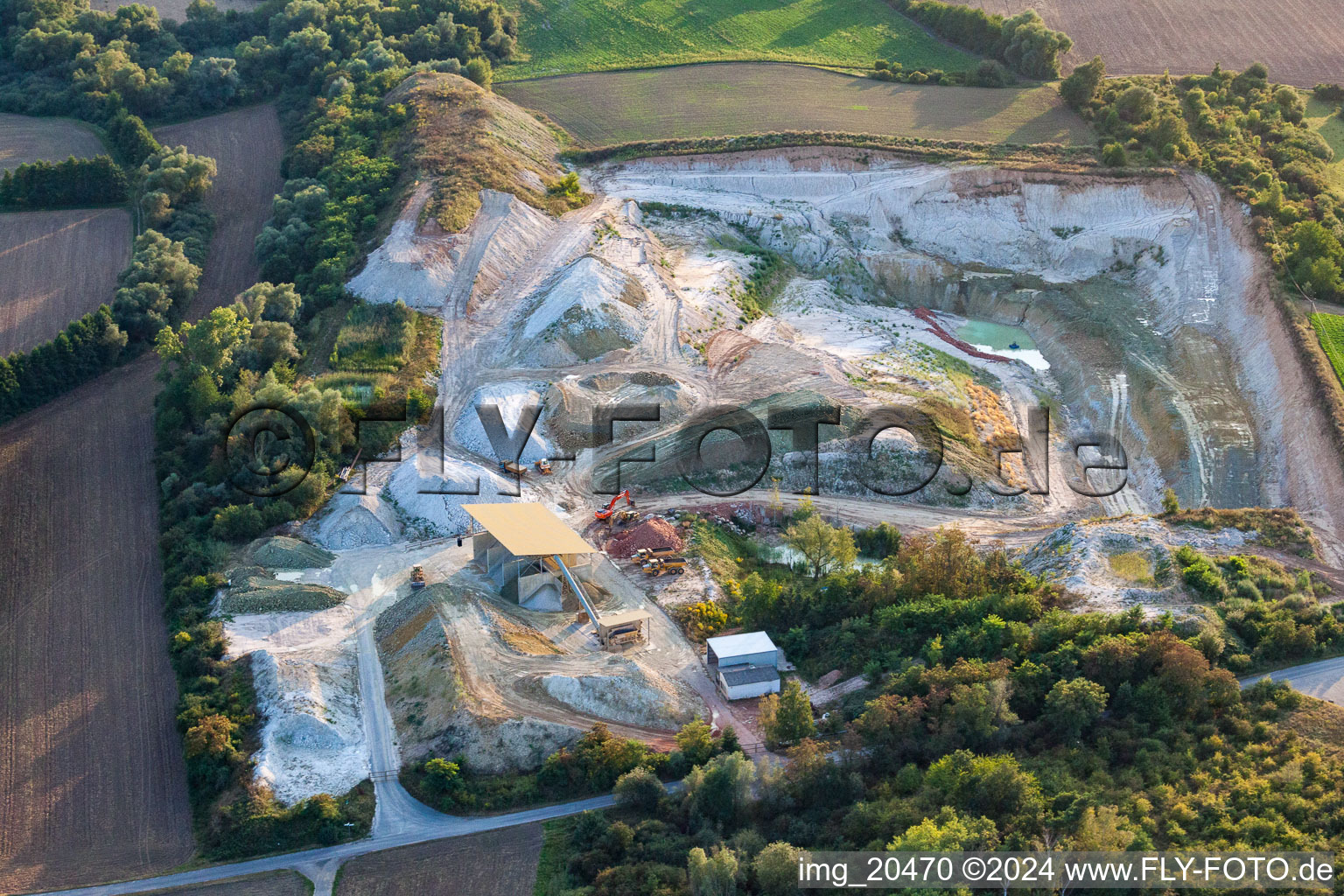 Drohnenbild von Eisenberg im Bundesland Rheinland-Pfalz, Deutschland